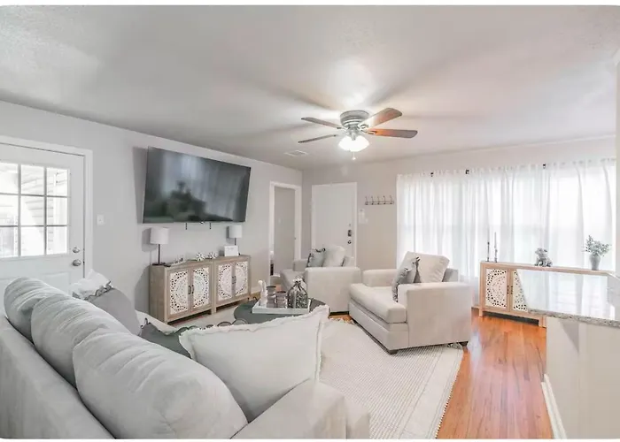 Pet Friendly-close To Everything-will Rogers-tcu-magnolia-cultural District-sleeps 8 *