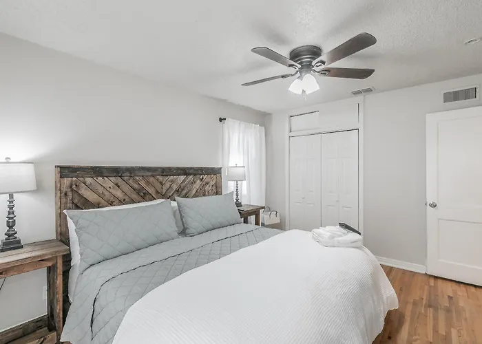 Pet Friendly-close To Everything-will Rogers-tcu-magnolia-cultural District-sleeps 8