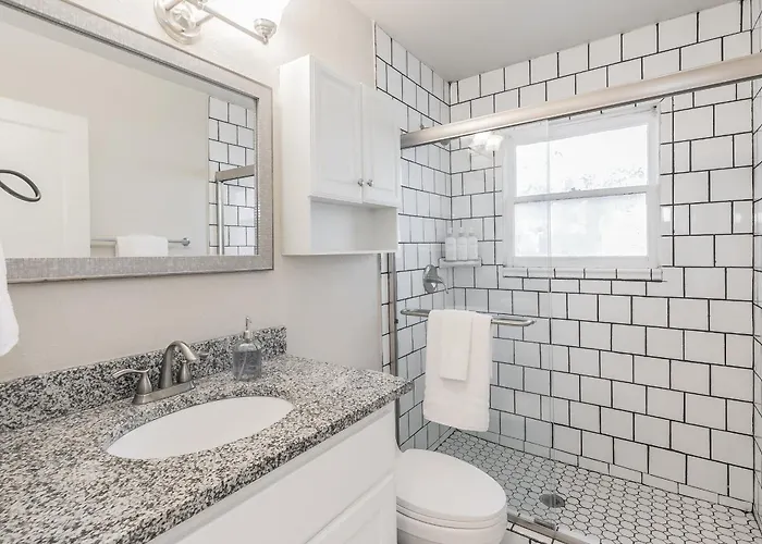 Pet Friendly-close To Everything-will Rogers-tcu-magnolia-cultural District-sleeps 8 *